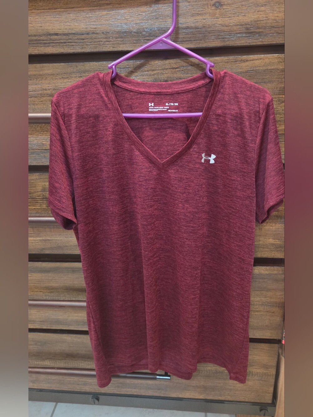 Under Armour Women's Heather Maroon V-Neck Performance Tee Size XLarge Loose